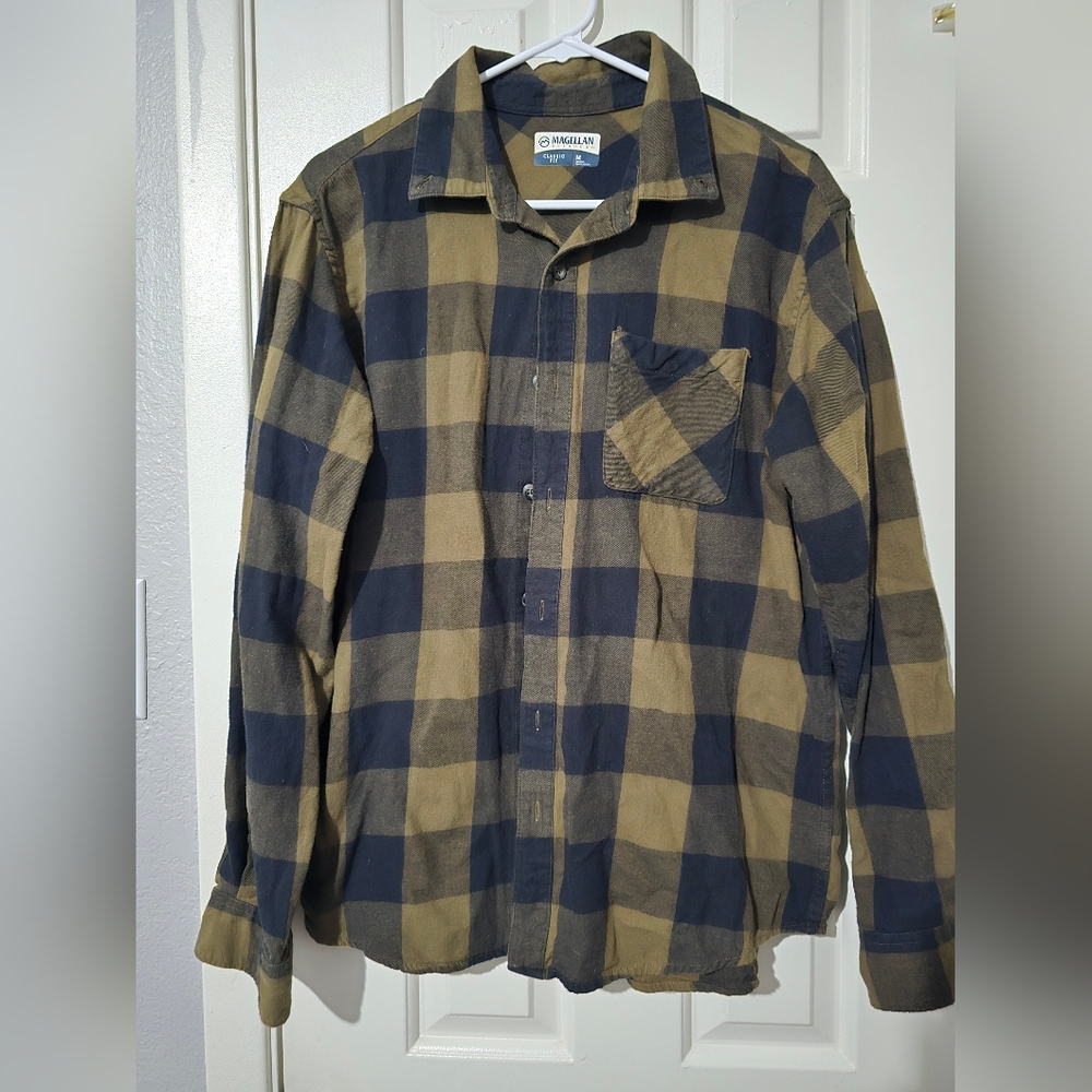 Magellan Outdoors Classic Fit Green Plaid Long Sleeve Button Down Shirt M